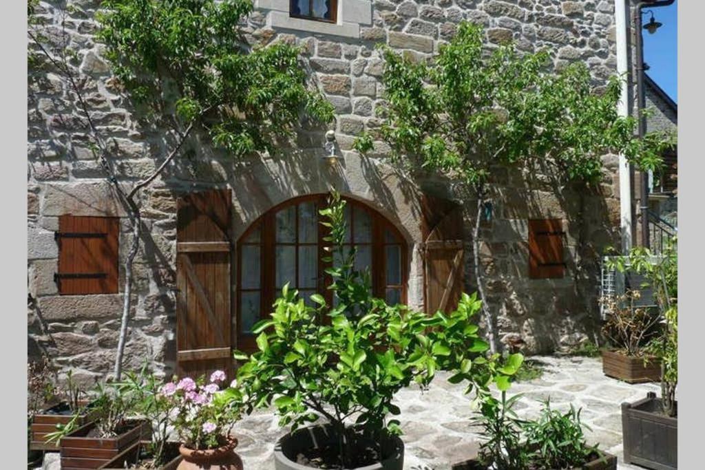 La Grange De Salvaneix Gite Pour 15 Personnes 7 Chambres Avec 6 Sdb-6Wc Sarran Екстериор снимка